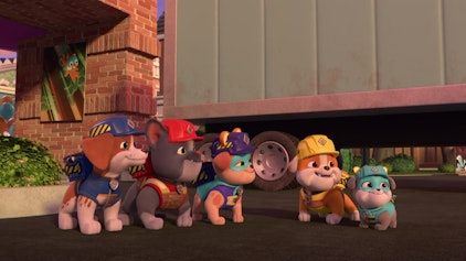 Rubble & Crew Die Crew baut eine mega Kinoleinwand