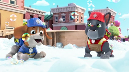 Rubble & Crew Die Crew beseitigt einen rutschigen Schlamassel