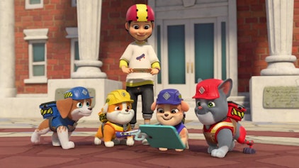 Rubble & Crew Die Crew baut eine lange Skatebahn