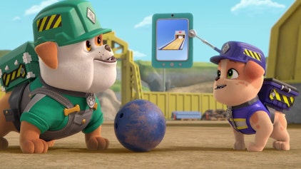 Rubble & Crew Die Crew baut eine Bowlingbahn