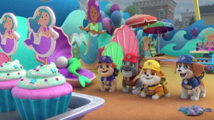 Rubble & Crew Die Crew baut einen überdachten Strand