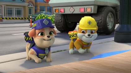 Rubble & Crew Die Crew baut einen solarbetriebenen Bus